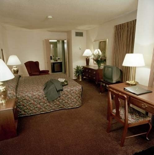 Congress Hotel & Suites Norcross Room photo